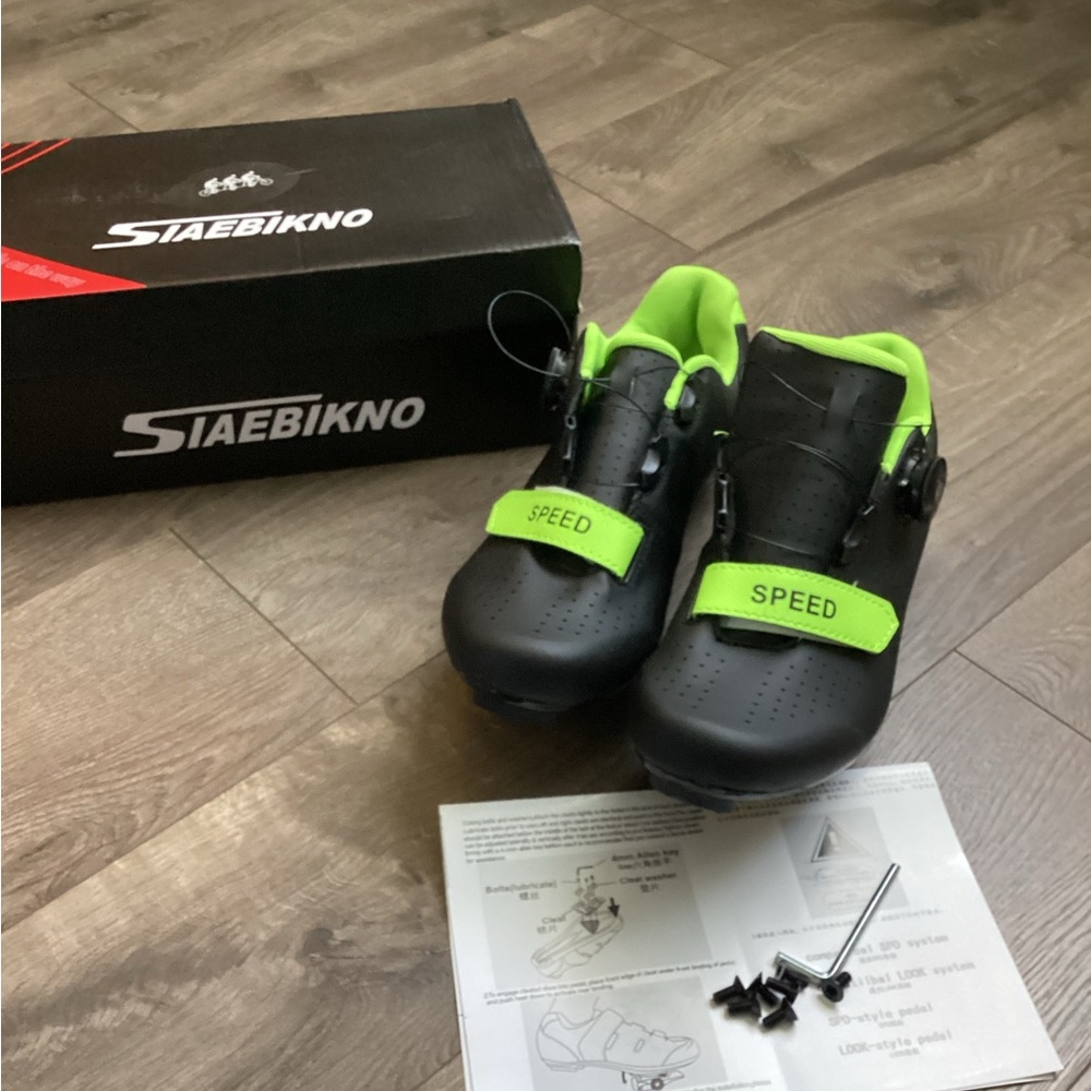 Siaebikno Womens Cycling Shoes - Black and Green women’s size 10